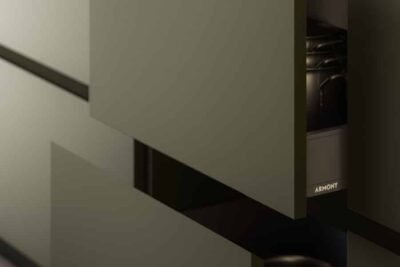 PORTRAIT-2_OMICRON_5_web